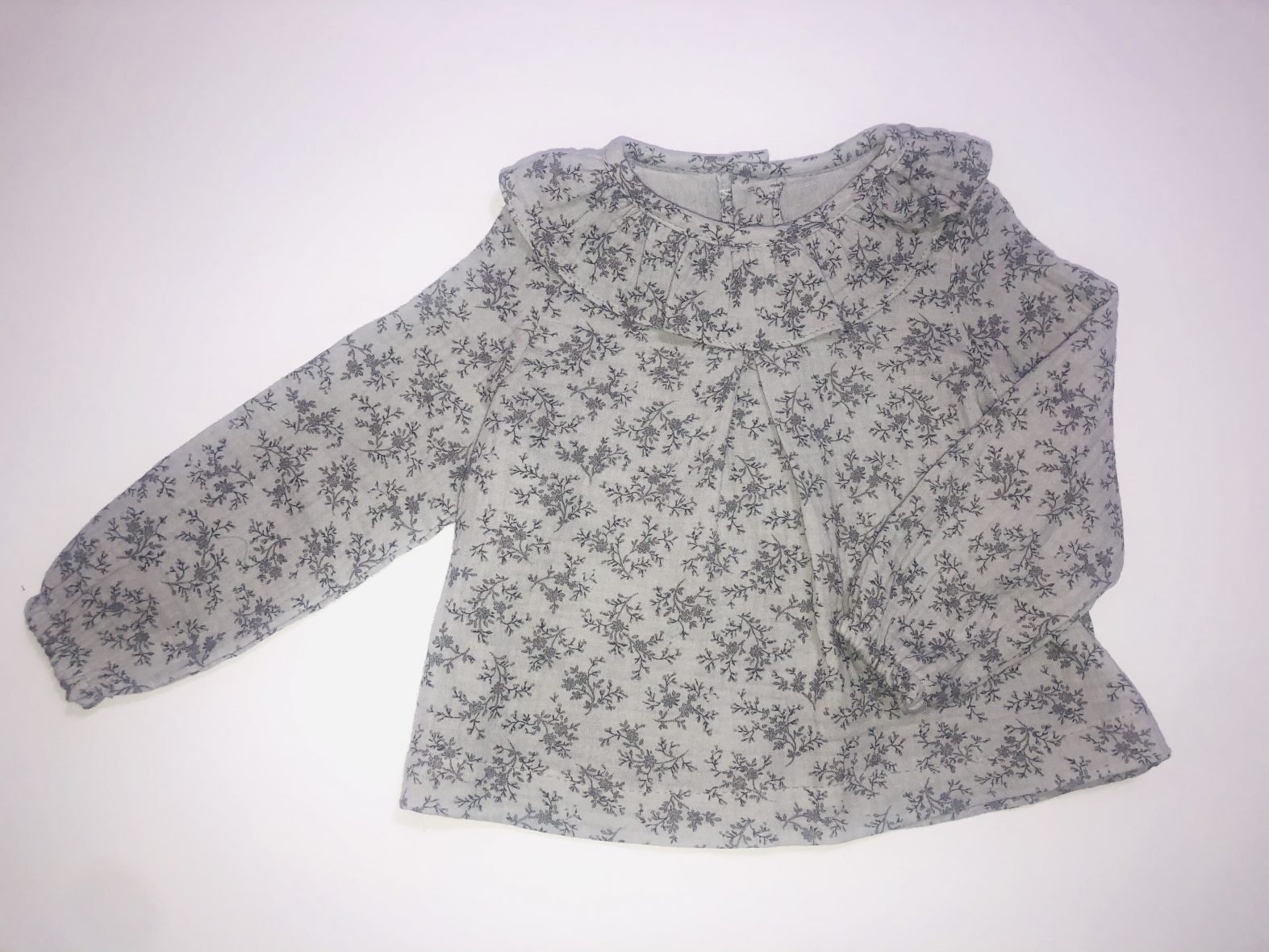 Blusa doble gasa estampada gris ramitas