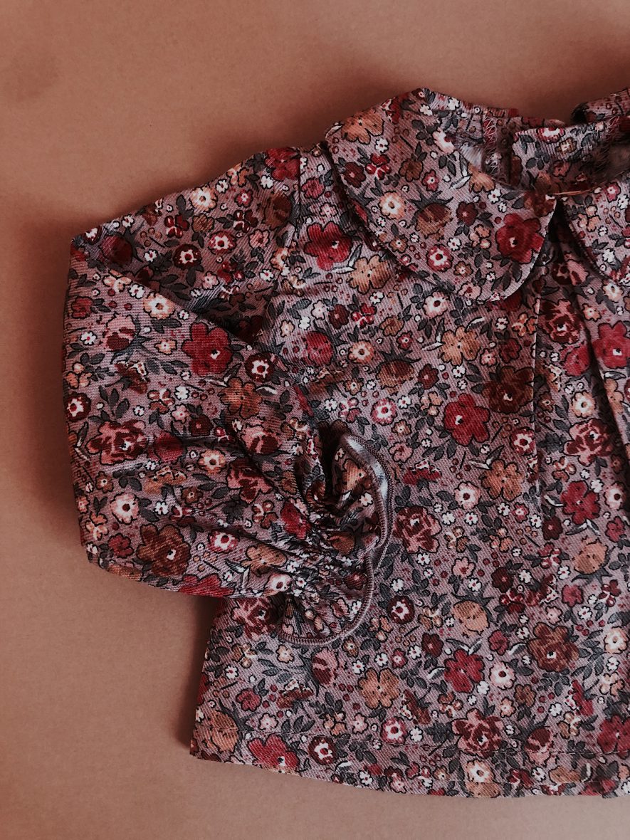 Blusa flor canela