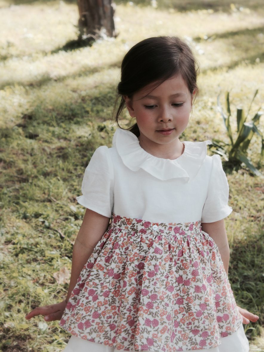 Vestido Lino blanco roto con delantal flor plumeti