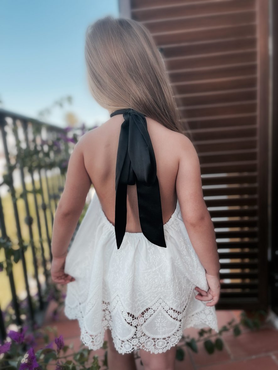 Vestido Bordado Lazada Escotado