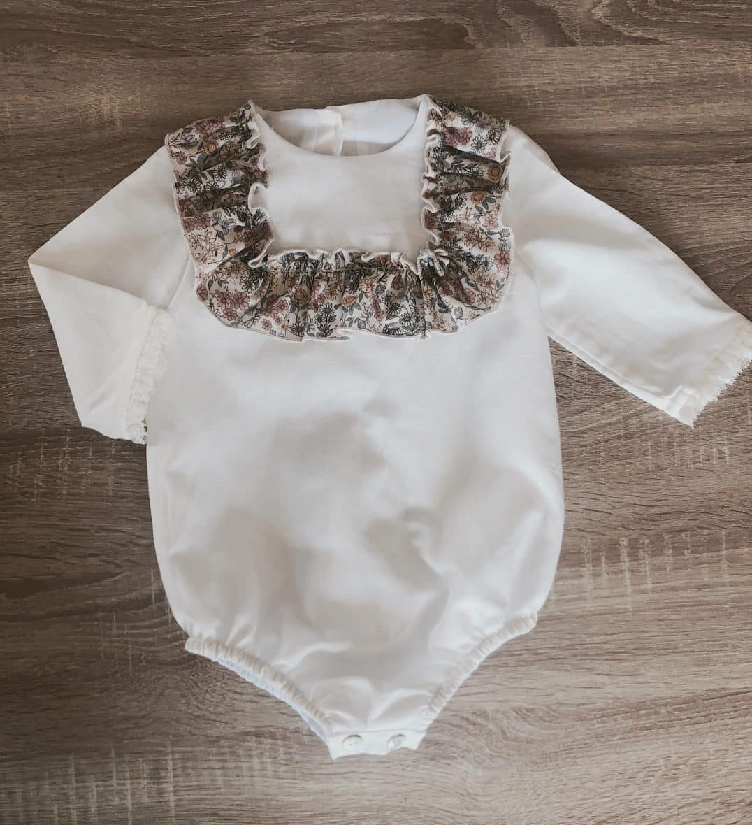 Pelele babero Martina unisex